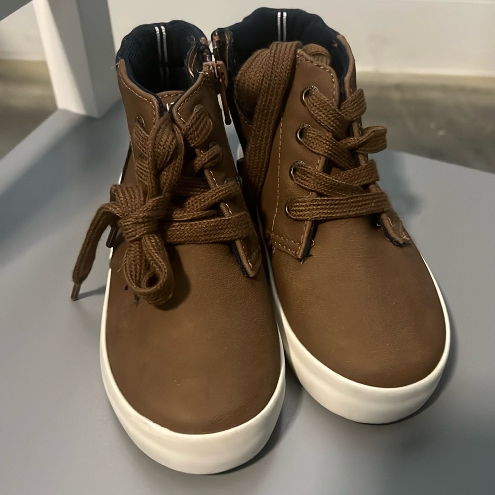 Brand: Nautica — Toddler boy Size:10 — Color Brown/White